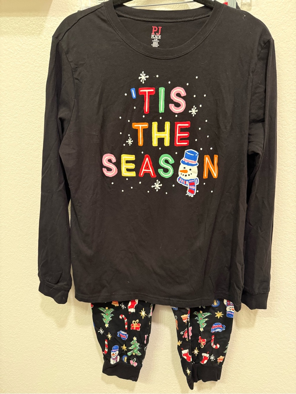 PJ Place Unisex Black Holiday 'Tis The Season Pajama Set with Colorful Lettering